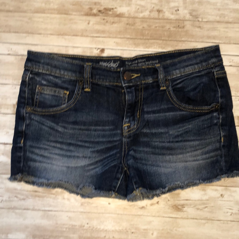 “Mossimo" dark wash w/ whiskering , stretch denim, boyfriend shorts , size 0/25